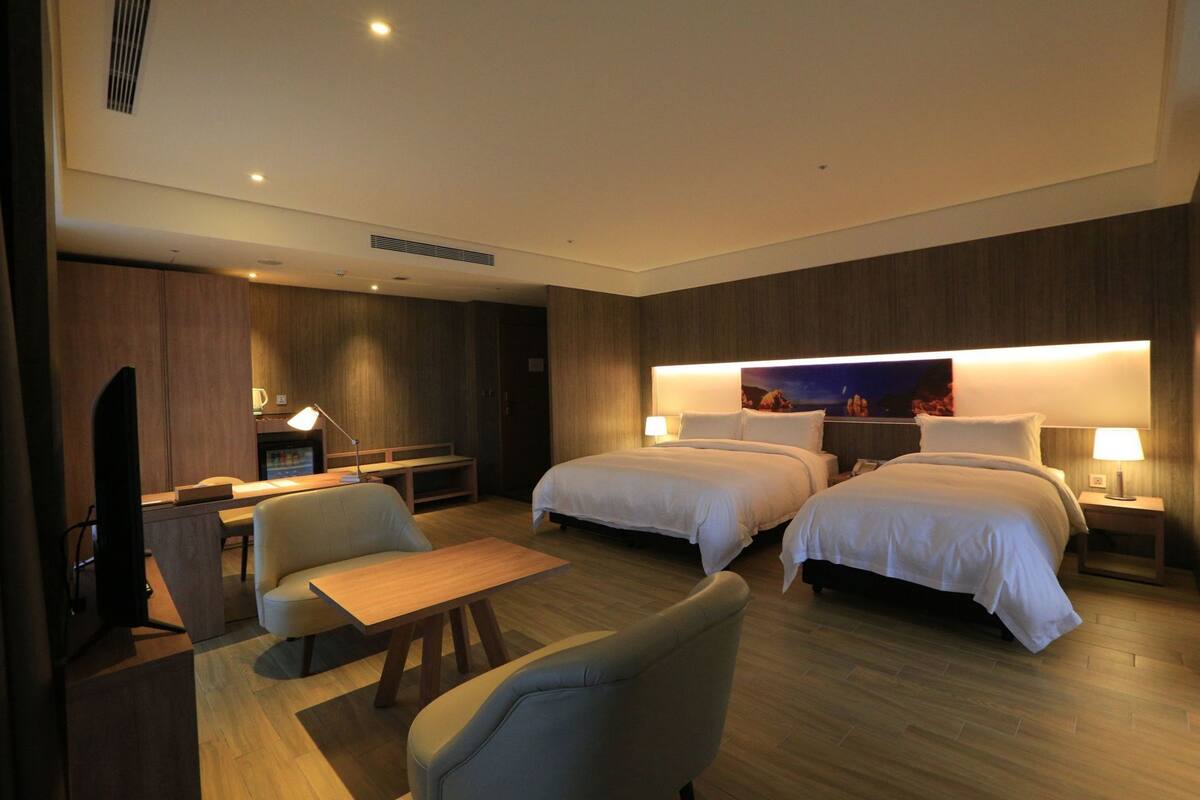 Ropa de cama de alta calidad, cubrecamas y minibar