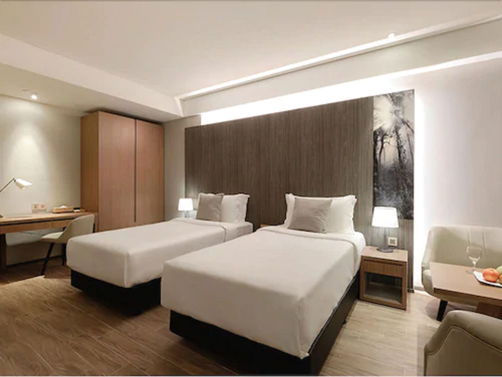 Ropa de cama de alta calidad, cubrecamas y minibar 