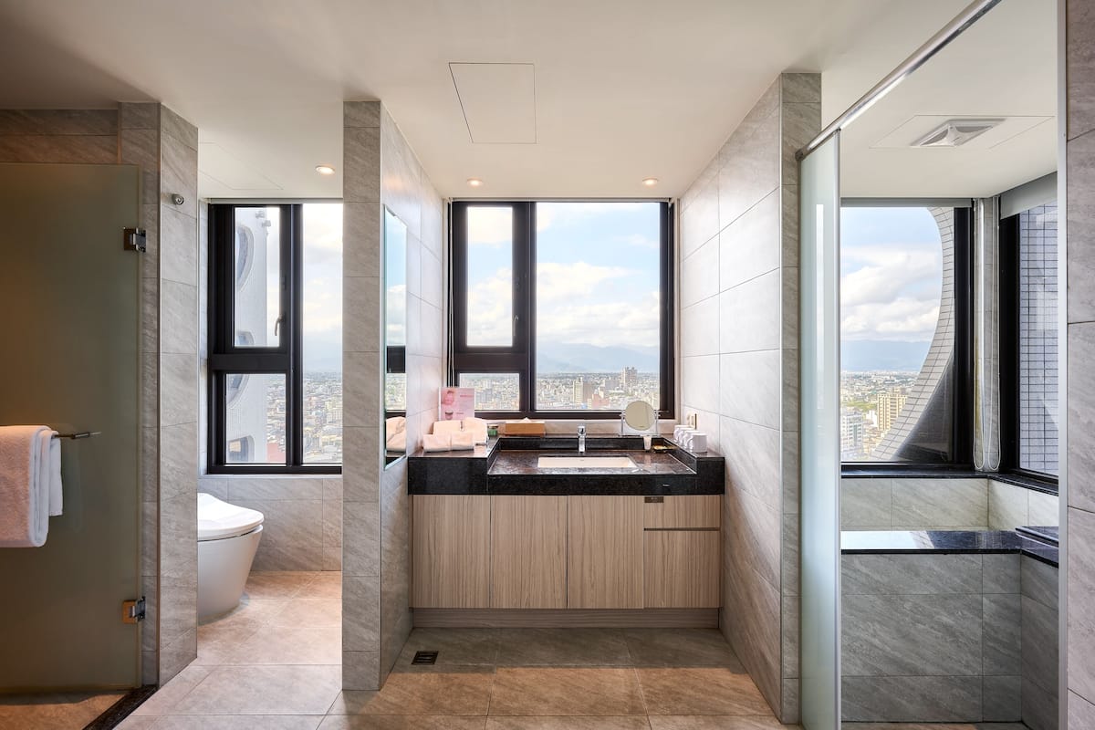 separate bathtub and shower, spring water bathtub