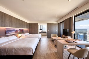 Ropa de cama de alta calidad, cubrecamas y minibar 