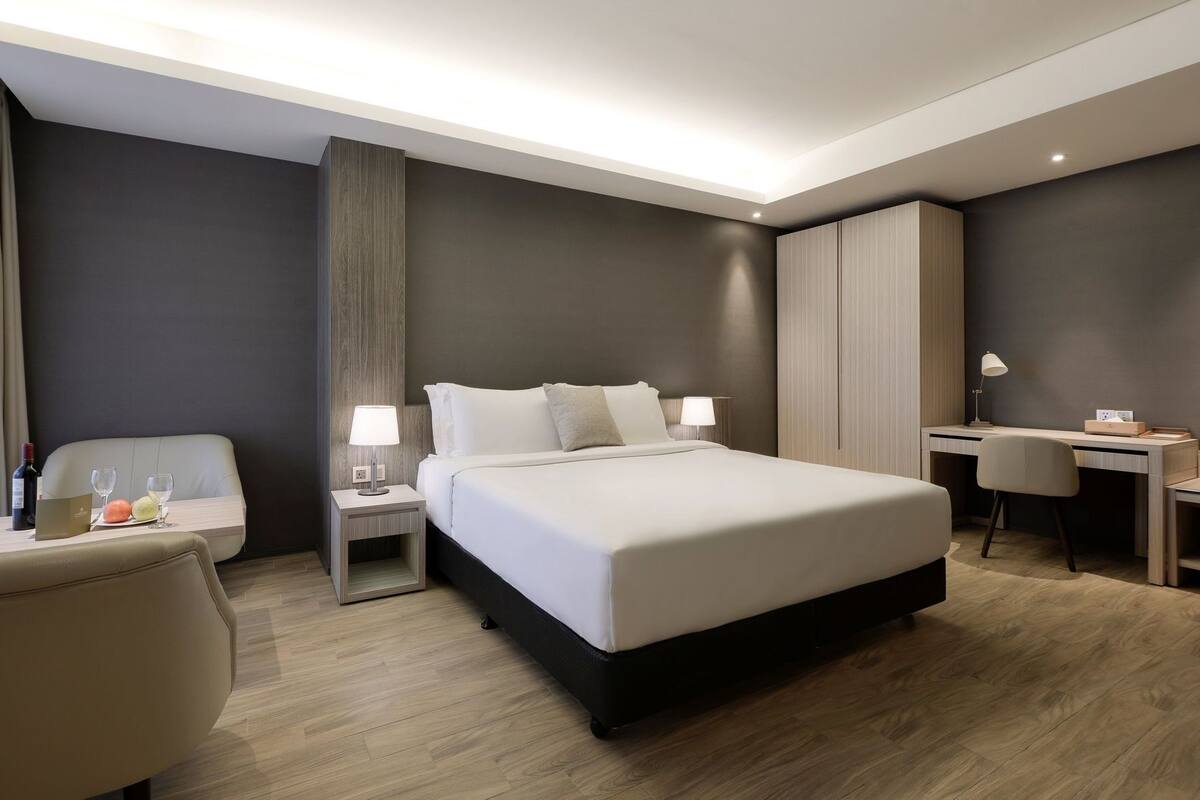 Ropa de cama de alta calidad, cubrecamas y minibar