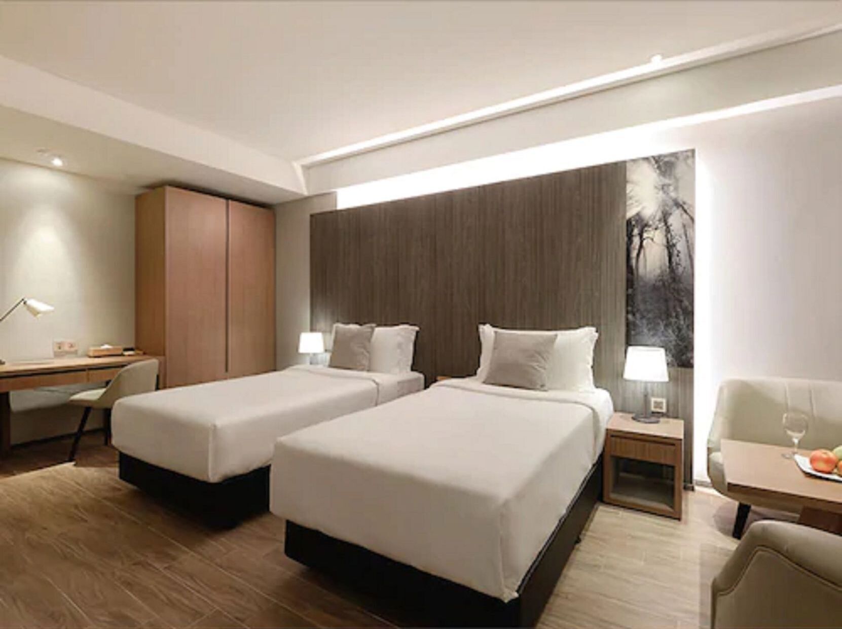 Ropa de cama de alta calidad, edredones de plumas, minibar y caja fuerte