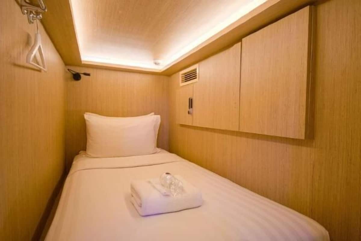 Bureau, espace de travail pour ordinateur portable