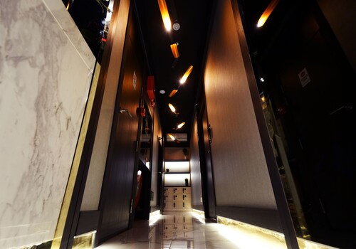 CUBE Boutique Capsule Hotel @ Kampong Glam