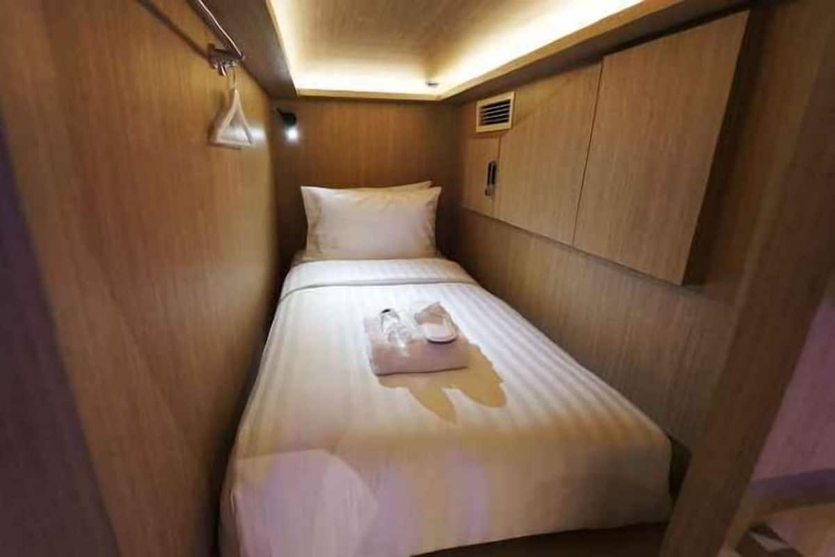 Bureau, espace de travail pour ordinateur portable