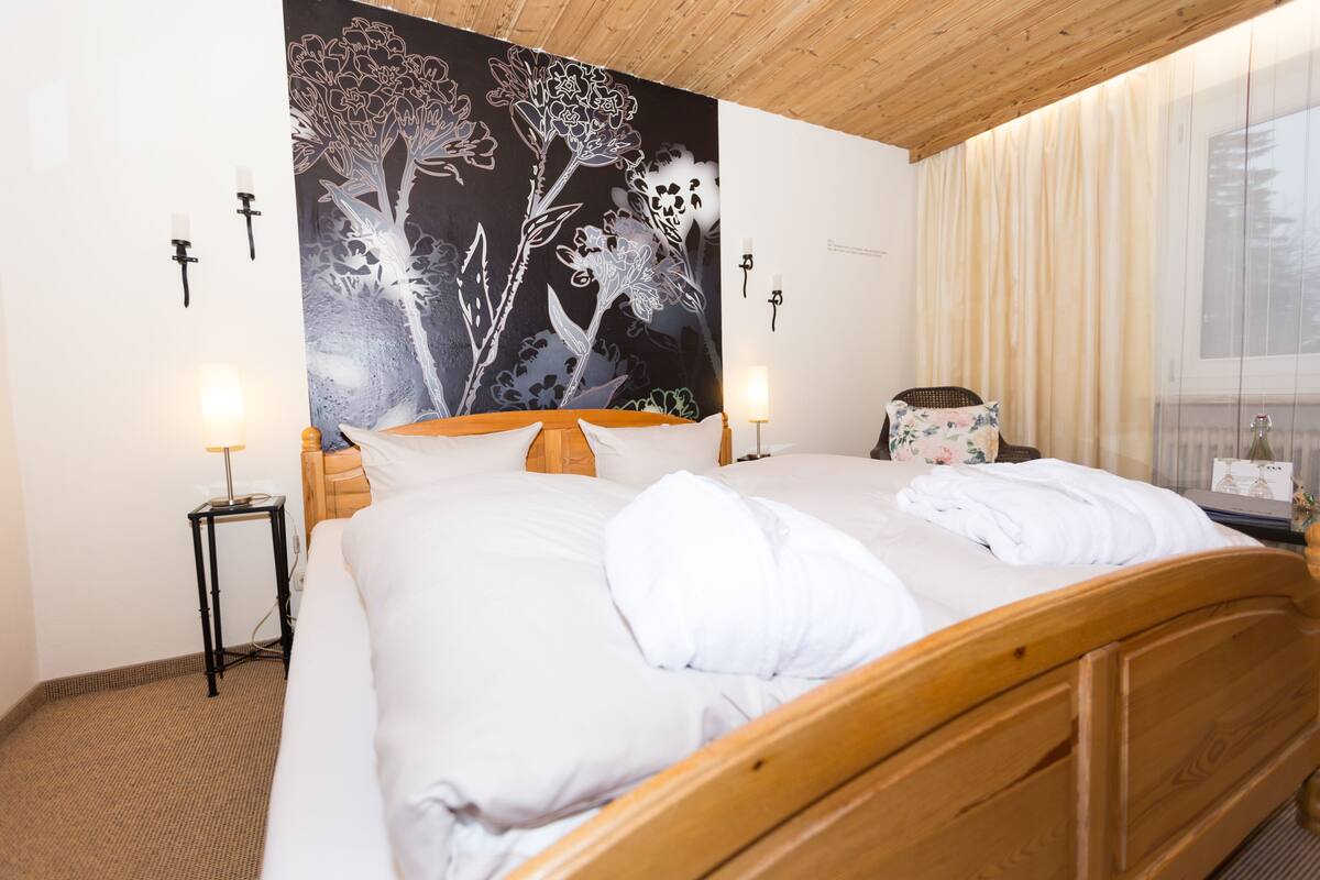 comfort double room, balcony | 1 bedroom, cots/infant beds, free wifi, bed sheets