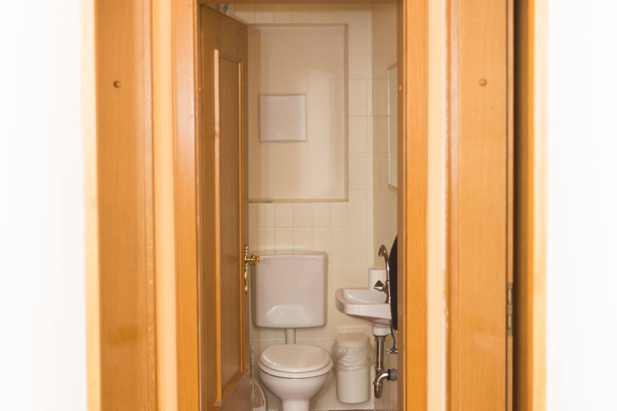 free toiletries, towels