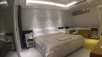 Standard Double Room | Bathroom shower