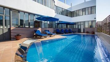 Kolam renang outdoor