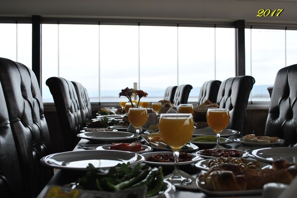 Desayuno completo incluido todos los días 