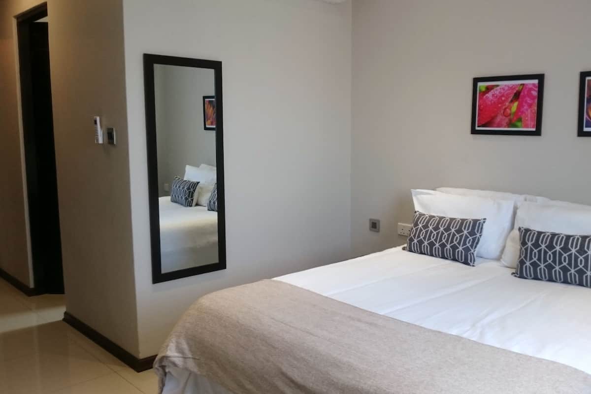 Iron/ironing board, free WiFi, bed sheets