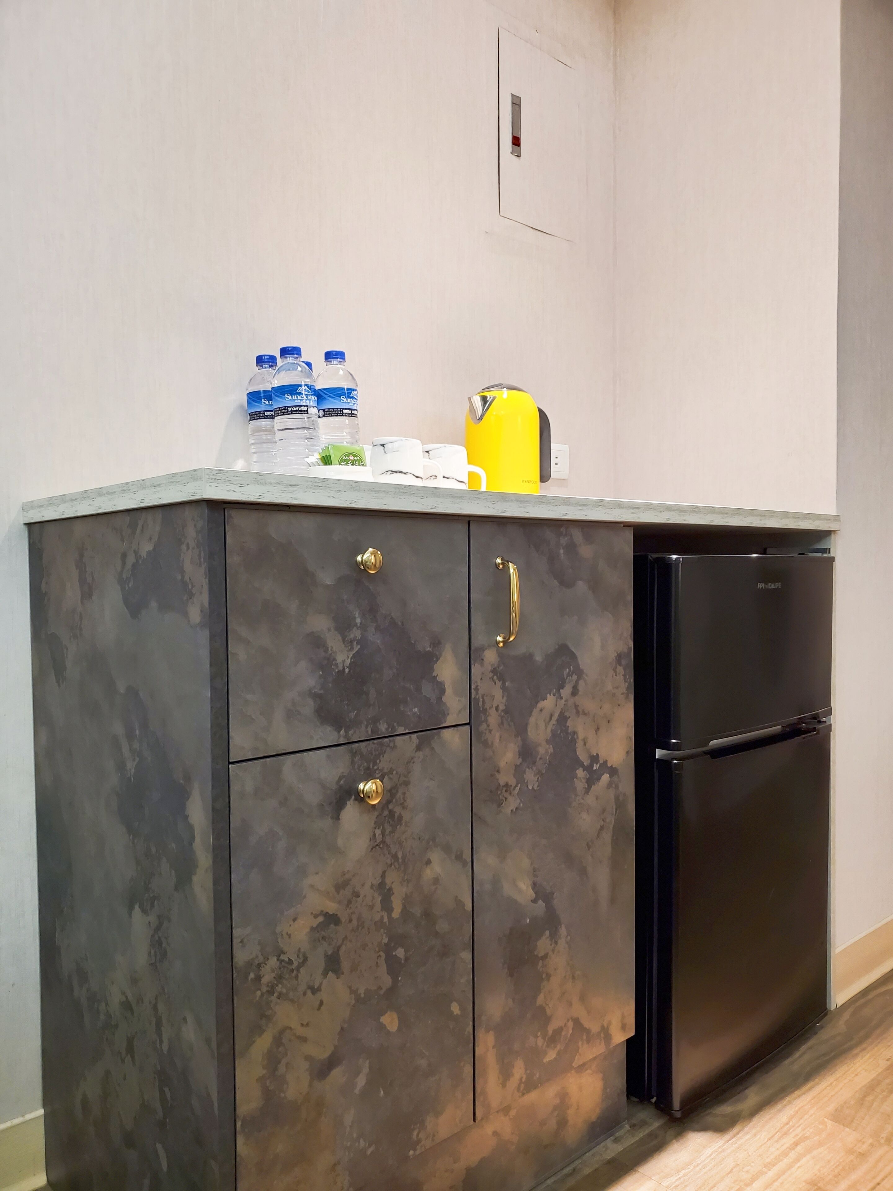 city view six-person room | 1 bedroom, desk, blackout curtains, iron/ironing board