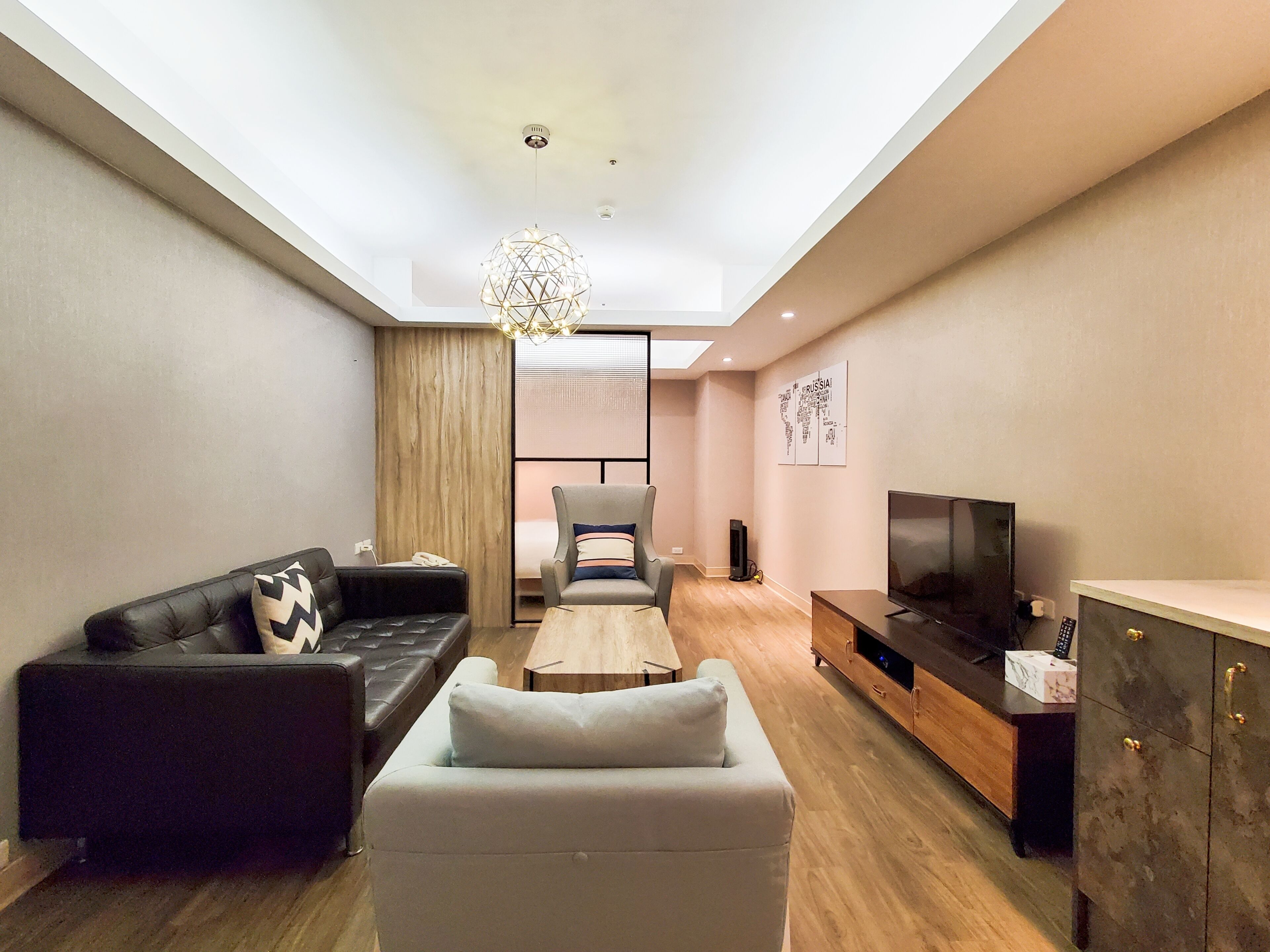 city view six-person room | living area | lcd tv