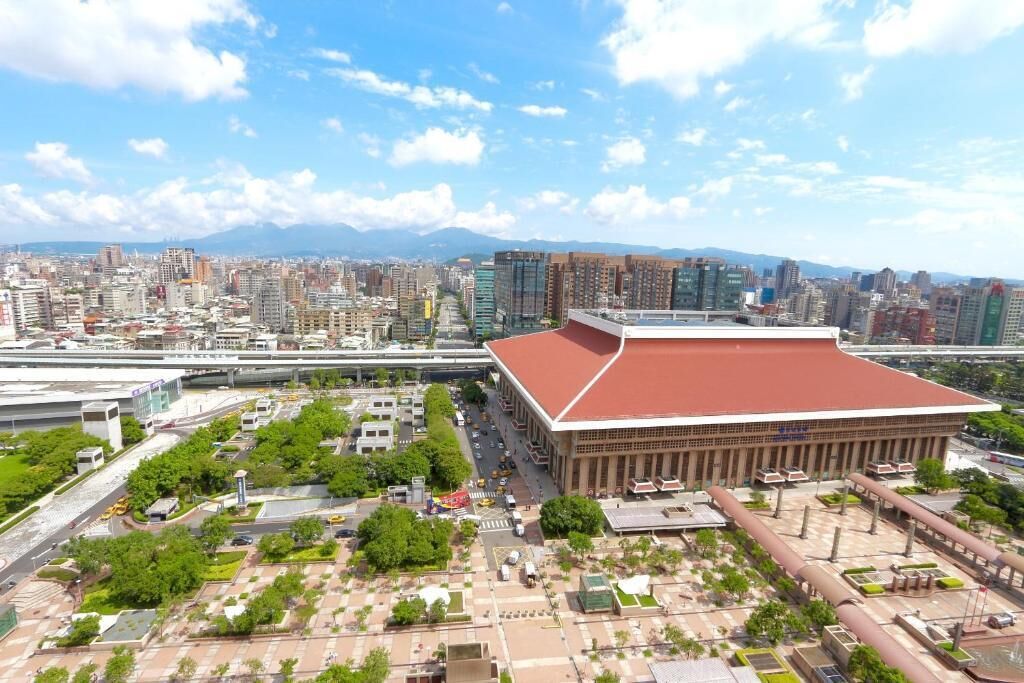 deluxe city view family room | view from room