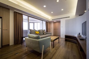 城景豪華家庭房 | 起居區 |  LCD 液晶電視