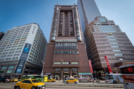 Exterior. Sky19 Hotel