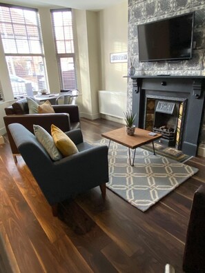 Superior Apartment, 2 Bedrooms, 2 Bathrooms | Living area - Clearly Apartments (York)