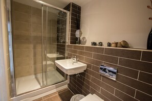 Bathroom - Clearly Apartments (York)