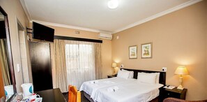 Standard Twin Room | Premium bedding, minibar, in-room safe, desk - Oria Guesthouse (Cape Town)