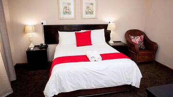 Ropa de cama de alta calidad, minibar, caja fuerte y escritorio