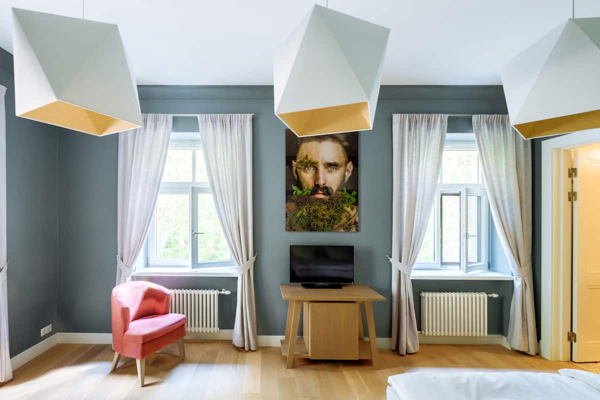 standard double or twin room | living area | tv