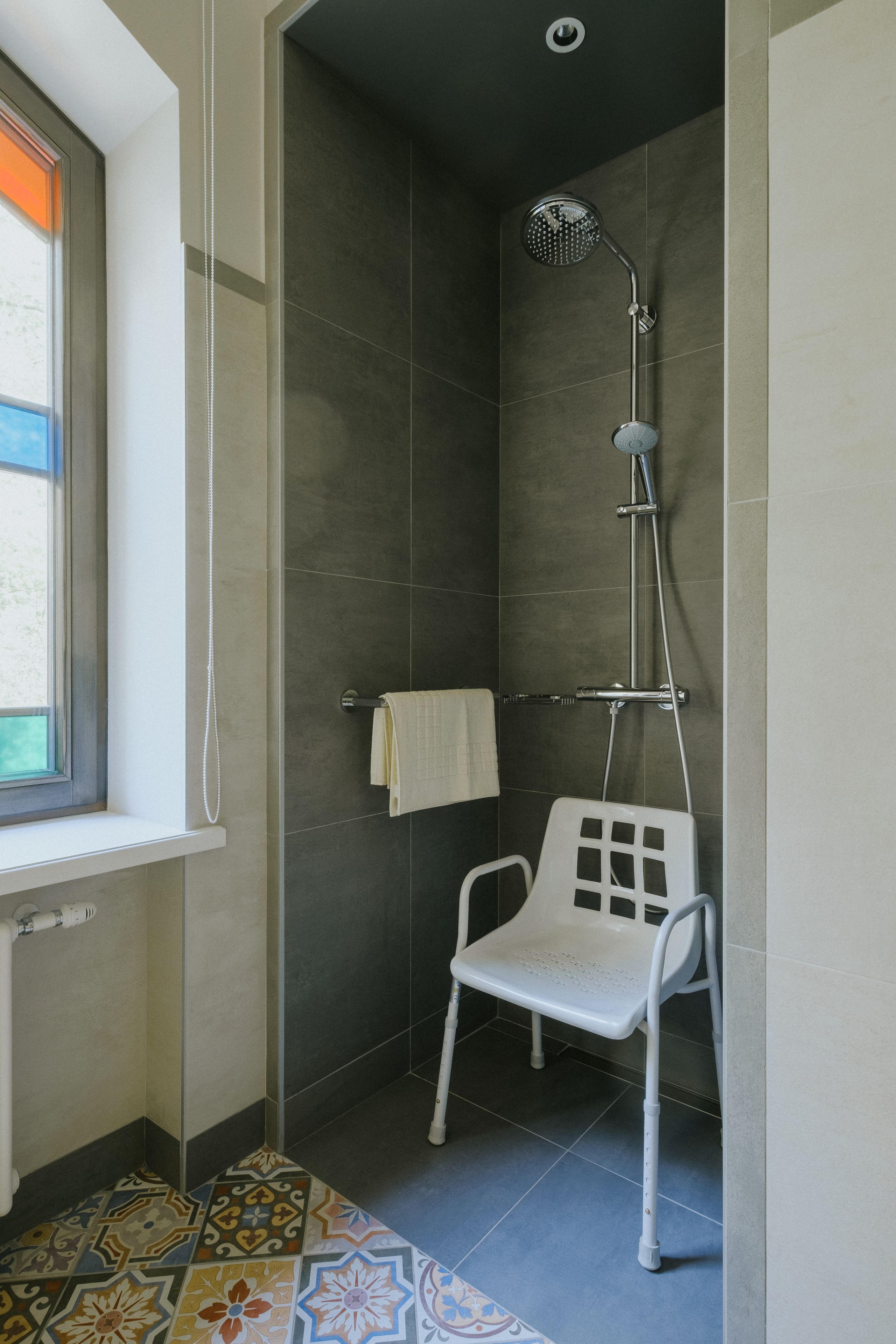 standard double or twin room | bathroom shower