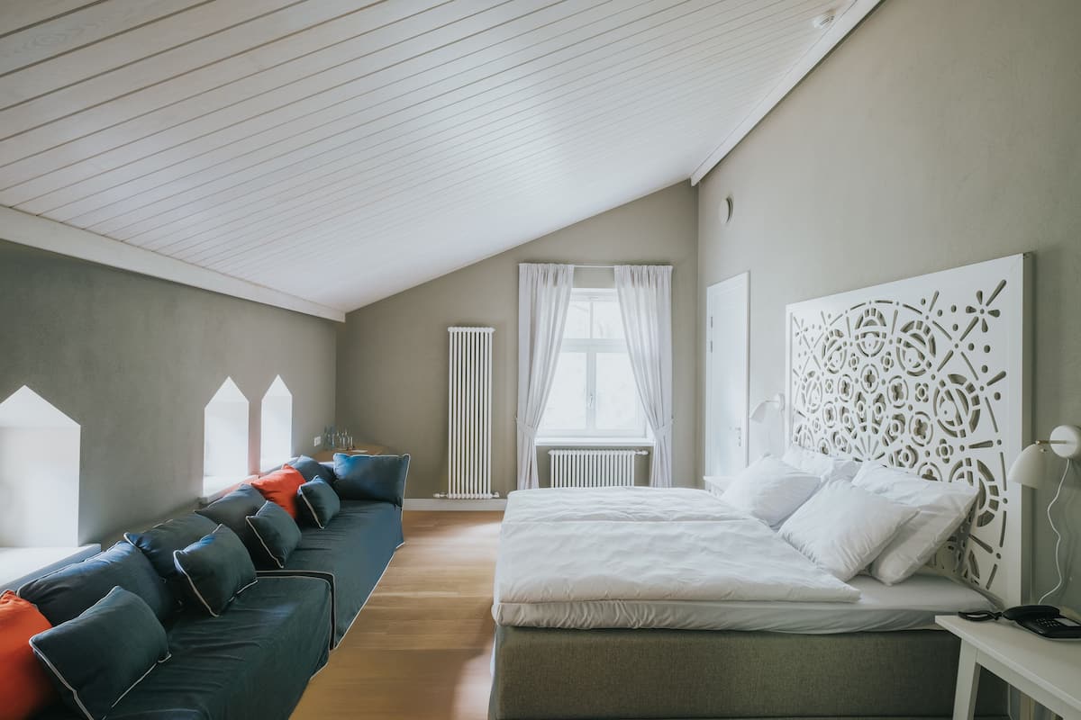 superior room | minibar, in-room safe, desk, soundproofing