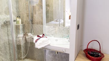 Chambre Deluxe Double ou avec lits jumeaux (Spiaggia) | Salle de bain