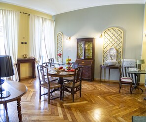 Flat-screen TV - La Luna e i Falo' (Turin)