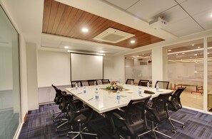 Business center -   White Castle  (Boutique Apartment Hotel) (Bengaluru)