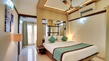 Superior room | 1 bedroom, in-room safe, soundproofing, iron/ironing board