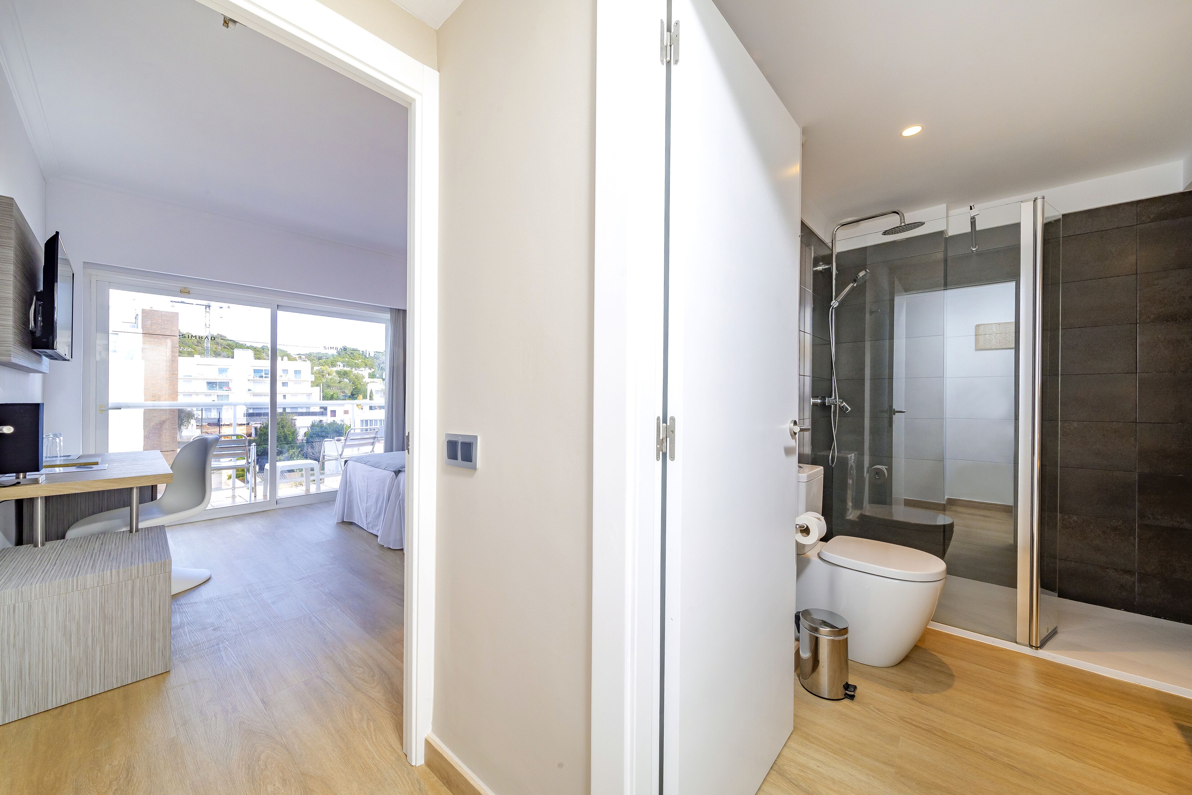 twin room, terrace | bathroom | combined shower/bathtub, free toiletries, hair dryer, towels