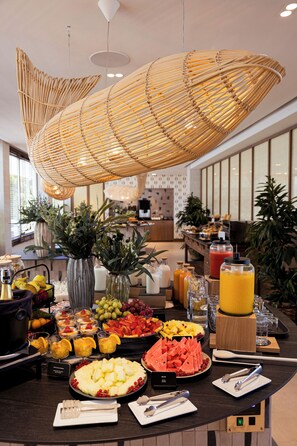 Daily buffet breakfast for a fee