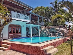 Utomhuspool