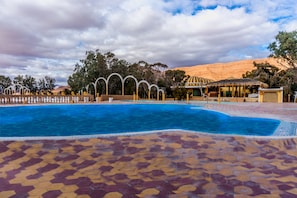 2 piscinas al aire libre