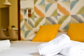 1 bedroom, blackout curtains, cots/infant beds, travel cot - Apartamento Ulises Suite 2 (Málaga)