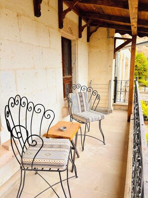 Comfort Room, Garden View | Balcony view