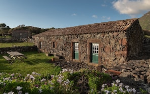 Traditional House, 2 Bedrooms | Mountain view