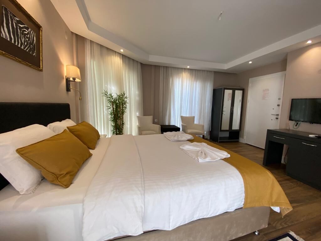 Studio Deluks, teras, pemandangan gunung | Seprai katun Mesir, seprai premium, dan tempat tidur Tempur-Pendic