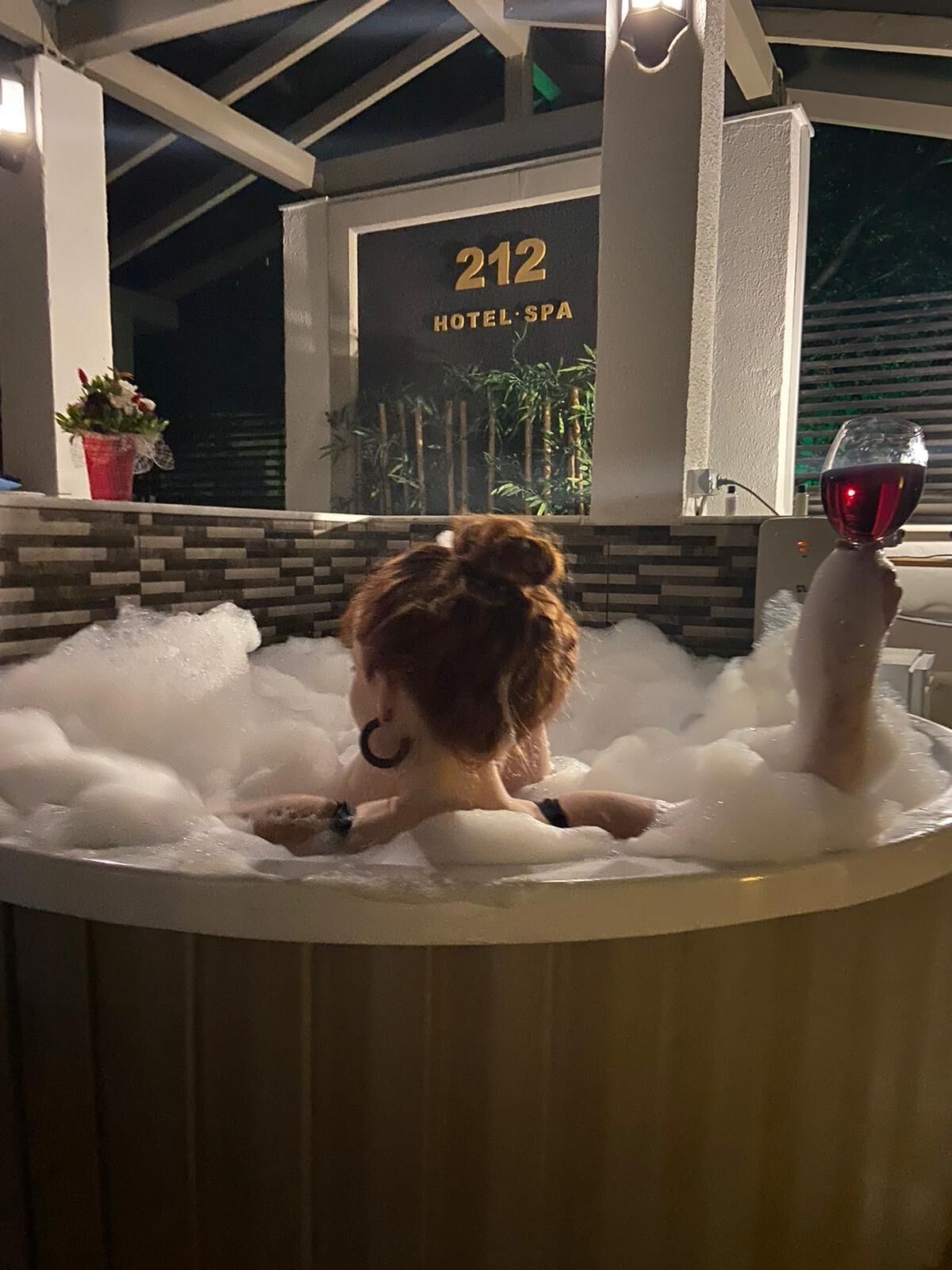 luxury duplex | egyptian cotton sheets, premium bedding, tempur-pedic beds