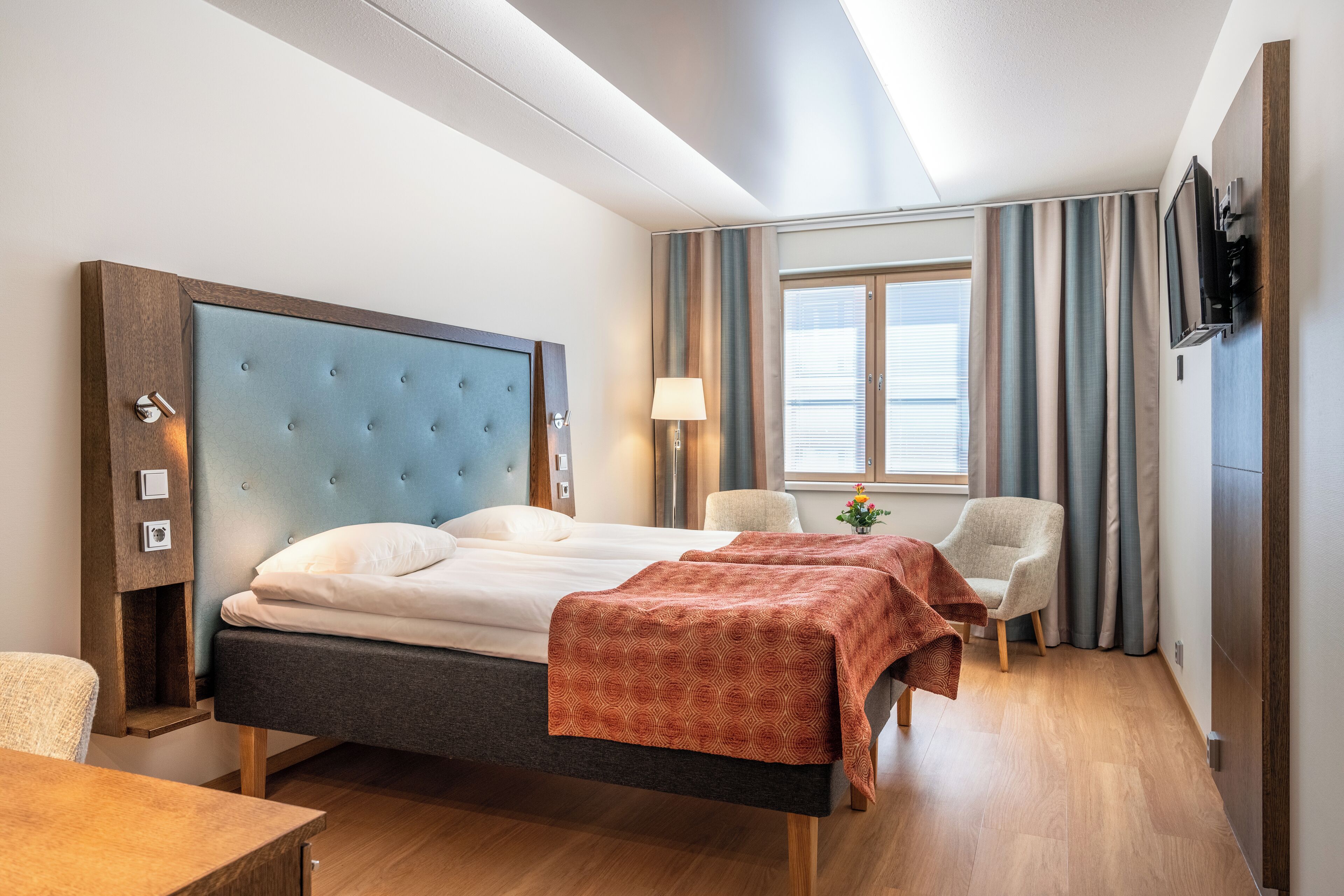 double room | 1 bedroom, minibar, in-room safe, desk