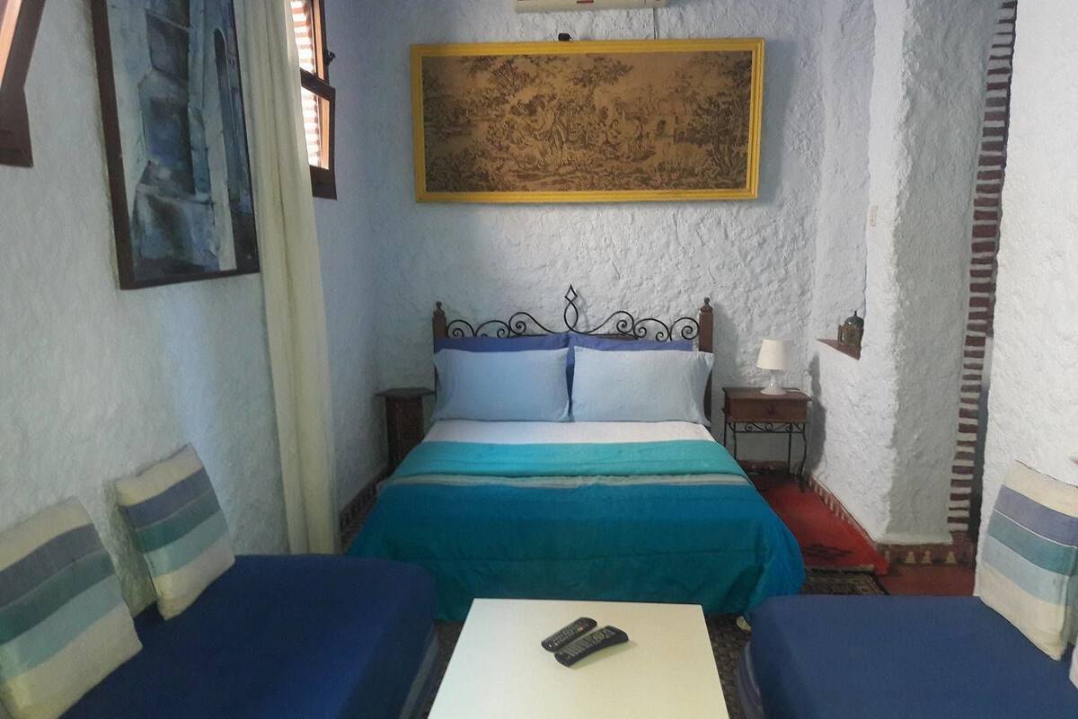 Room, 2 Bedrooms | Minibar, individually decorated, blackout curtains, free WiFi