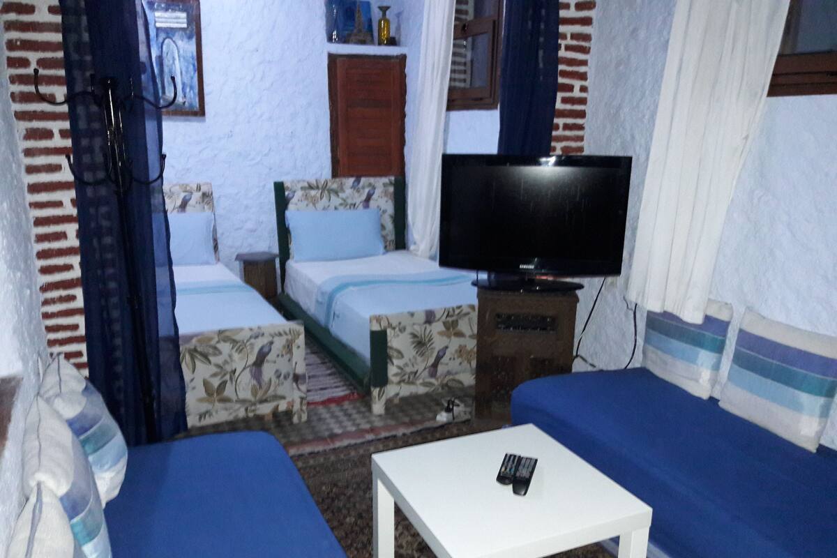 Neljän hengen huone | Minibaari, yksilöllisesti sisustettu, pimennysverhot, ilmainen Wi-Fi