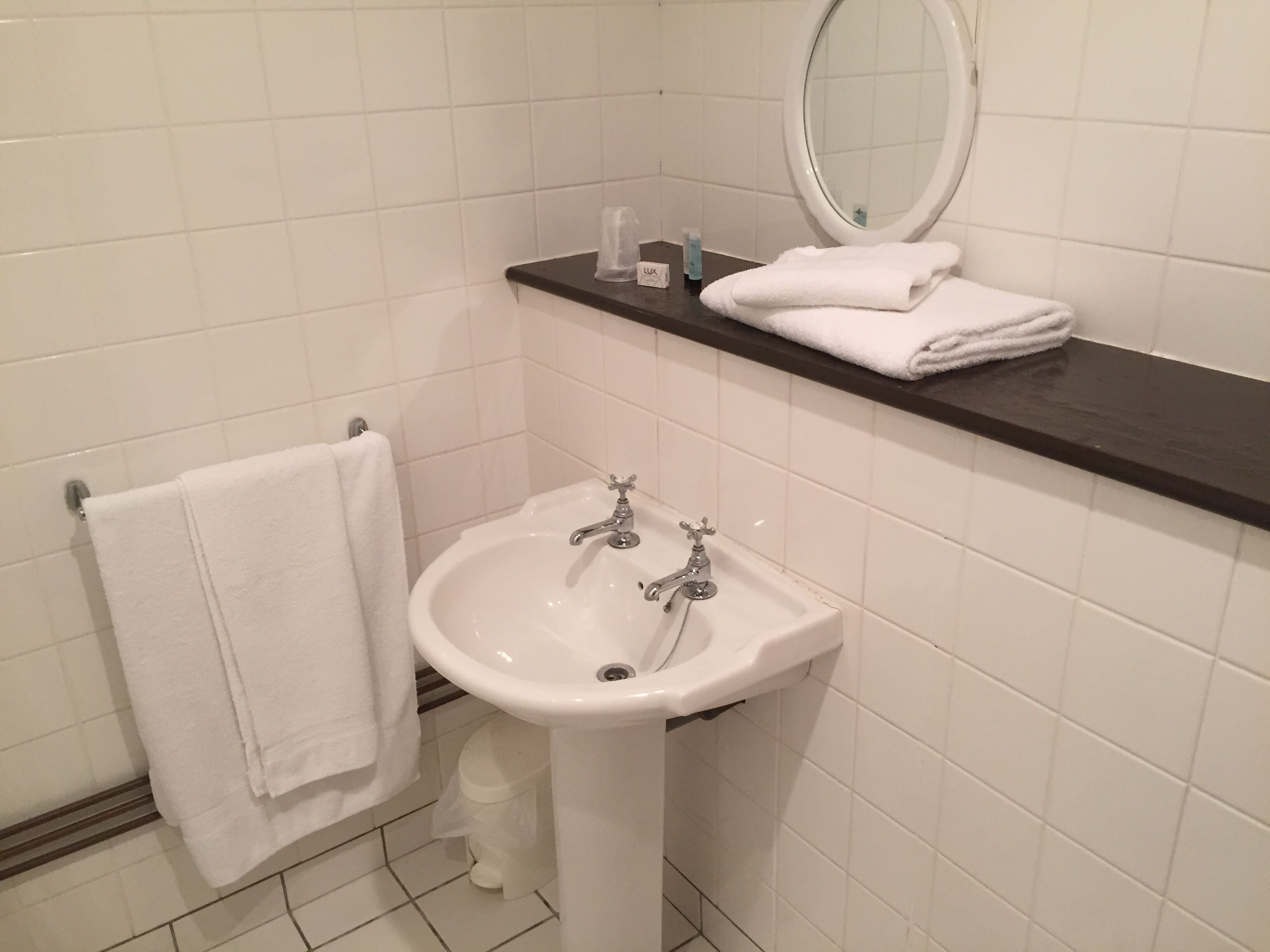 superior double room, ensuite (superior double with bath) | bathroom