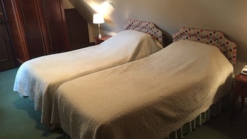 Chambre Standard avec lits jumeaux, salle de bains attenante (Ensuite with Shower)
