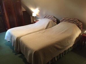 Standard Twin Room, Ensuite, Courtyard View (Ensuite with Shower) - Cross Keys Hotel (Chatteris)
