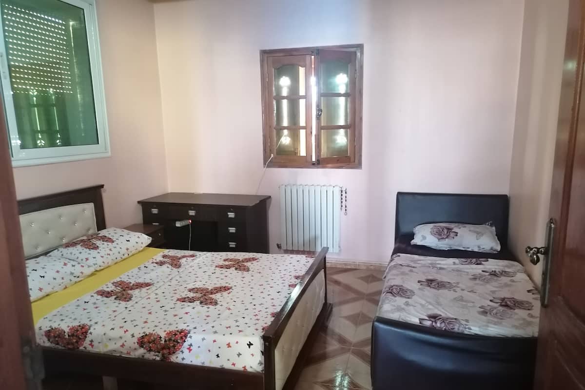 Premium bedding, iron/ironing board, free WiFi, bed sheets