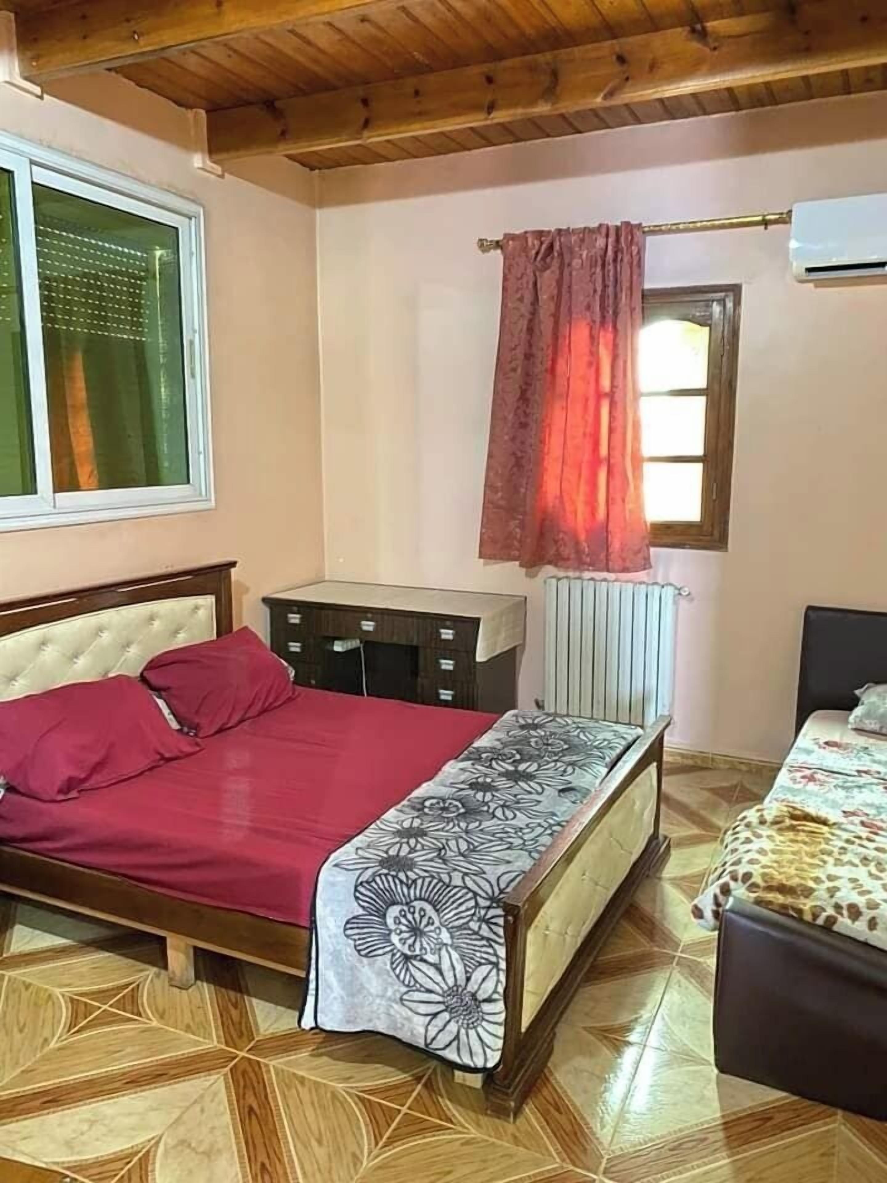 Design Penthouse | Premium bedding, iron/ironing board, free WiFi, bed sheets