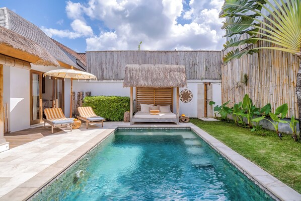 Açık yüzme havuzu 