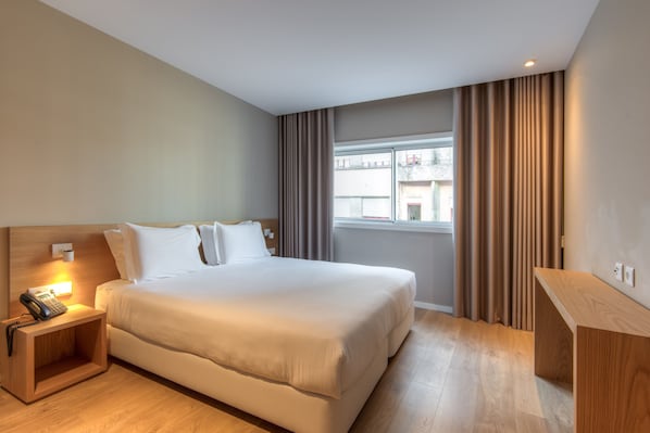 1 bedroom, premium bedding, in-room safe, laptop workspace